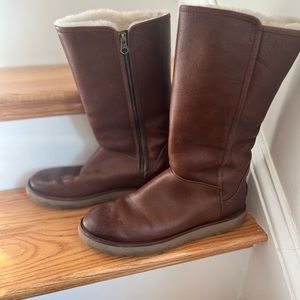 Size 10 Brown Leather Zip Up Ugg Boots Sherpa Lining